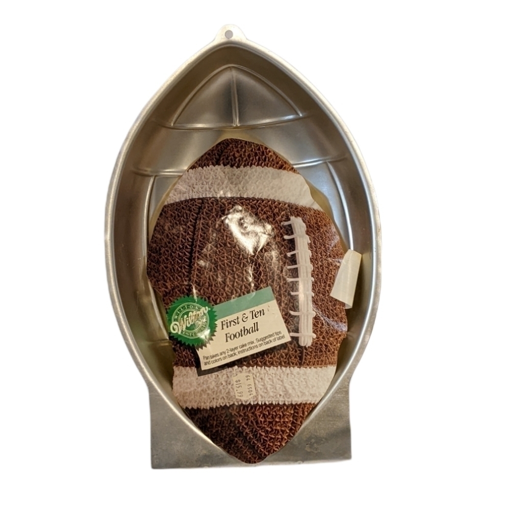 𝅺vintage Wilton First & Ten Football cake pan